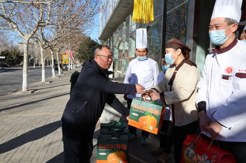 校领导除夕慰问坚守岗位一线的干部职工