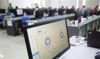 《天津日报》就研考评卷工作采访报道足球一世官网研究生处相关负责人